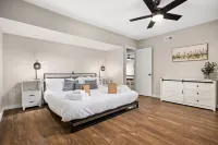 Peaceful Outdoor Space and Cozy Ambiance - Charming Tranquil Haven