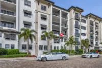 Naples Square Paradise