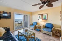 Spacious Kitchen and Leather Sofa - Charming Coastal Suite Hotels in Crescent Beach