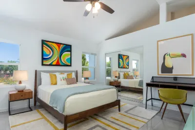 Chef's Kitchen and Refreshing Pool Retreat - Stunning Oasis Pinot's Palette 주변 호텔