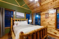 Cozy Cabin with Fire Pit and Hot Tub - Stunning Haven Hoteles en Condado de McCurtain