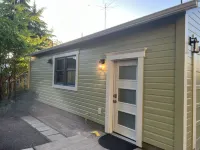 ADA Friendly w/ AC! Little House on the Ferry Hotels in Albany
