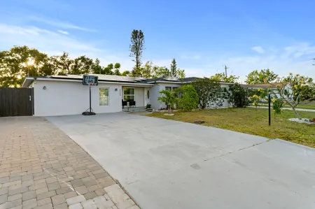 Spacious Oasis with Heated Pool and Outdoor Lounge - Inviting Retreat