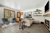 Hot Tub and Outdoor Grill with Scenic Deck - Charming Retreat Hotels in Ganges Township