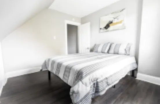 Cozy Getaway with Full Kitchen - Inviting Urban Retreat