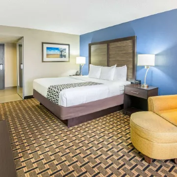 La Quinta Inn & Suites by Wyndham Denison - N. Lake Texoma