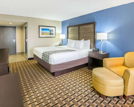 La Quinta Inn & Suites by Wyndham Denison - N. Lake Texoma Hotels in Denison