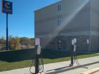Comfort Inn & Suites Near Bethel College - parking