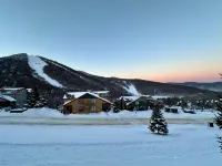 Ski on Ski Off Access and Private Hot Tub - Stunning Mountain Retreat فنادق في كيلنغتون
