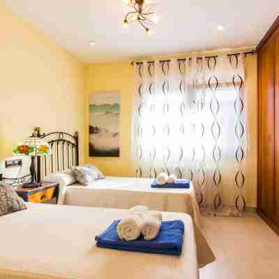 Private pool, garden, barbecue and beach nearby Rooms
