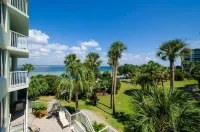 Beautiful Bay Views and Luxurious Amenities - Stunning Coastal Haven
