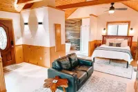 Cozy Cabin | 3Min to Midtown | Mountain Views 루이도소 호텔