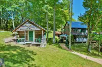 Creek Front Cabin with Hot Tub and Mountain Views - Stunning Retreat Hotels in Roan Mountain
