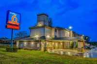 Studio 6 Opelika, Al - Auburn Al Hotels near One Eighty Wellness Spa