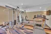 Quality Inn Near Six Flags Discovery Kingdom-Napa Valley - Gym