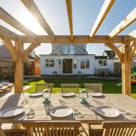4Br Beach House Sleeps 10 - 5 Mins Walk to the Sea