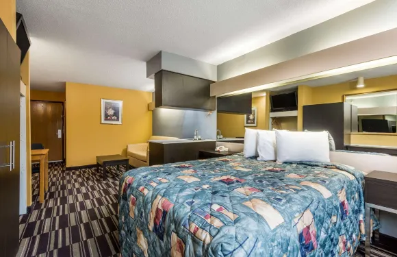 温德姆利佛賽得麥客達套房酒店