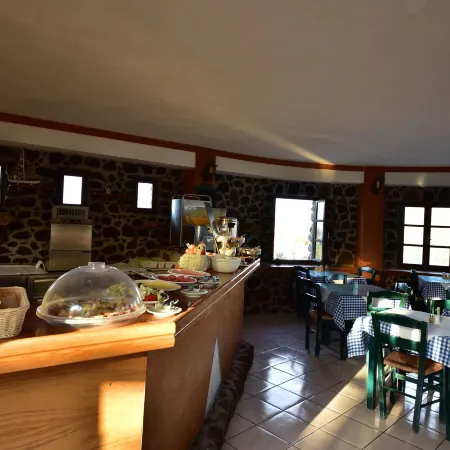 Caldera View Resort - Adults Only Отели рядом с достопримечательностью «Пляж Камбия»