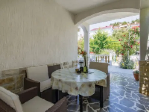 Charming Palit Kroatien Holiday House with Garden Hoteles en Palit