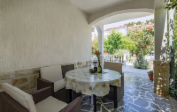 Charming Palit Kroatien Holiday House with Garden