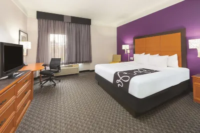 La Quinta Inn & Suites by Wyndham St. Louis Westport Hôtels à : Crèvecœur