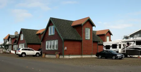 The Collins Inn and Seaside Cottages - Adults Only Отели в г. Ошен Шорс