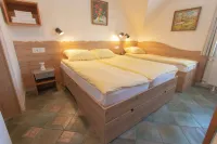Mama's House Hotels in Godic