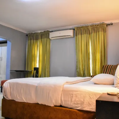 Emerald Cove Hotels near Landmark Serviced Office