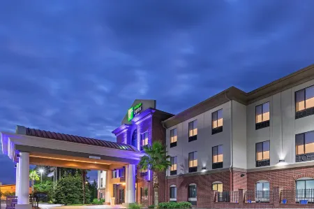 Holiday Inn Express & Suites Picayune-Stennis Space Cntr. Отели в г. Пиккейн