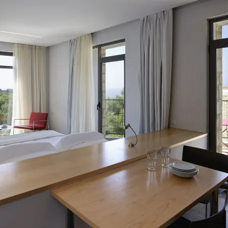 Leivatho Hotel