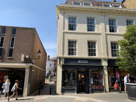 Goswell House Отели рядом с достопримечательностью «Dramatica»