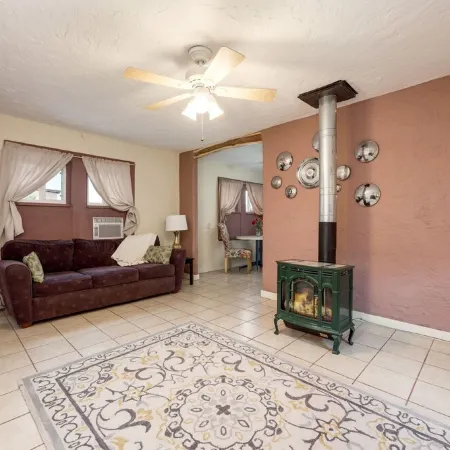 Casa de Colores - Cheerful 1 Bed, Full Bath House