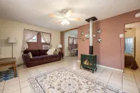 Casa de Colores - Cheerful 1 Bed, Full Bath House