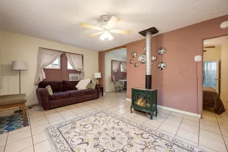 Casa de Colores - Cheerful 1 Bed, Full Bath House