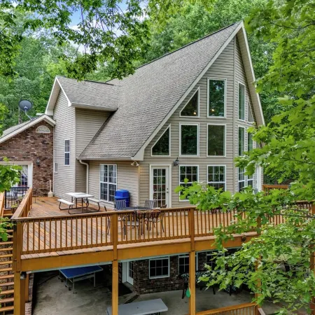 Smith Lake ,Off I65,Sleeps 25, Rocket Fiber Internet! Deep Water, Pets Ok.