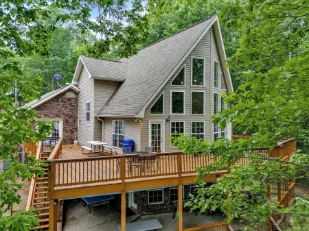 Smith Lake ,Off I65,Sleeps 25, Rocket Fiber Internet!  Deep Water, Pets Ok.