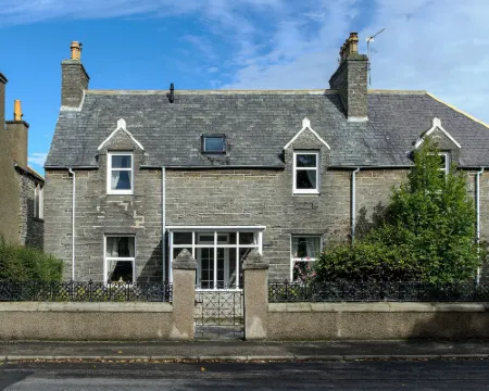 Charming Townhouse on North Coast 500 Route, Wick Hotels in Wick