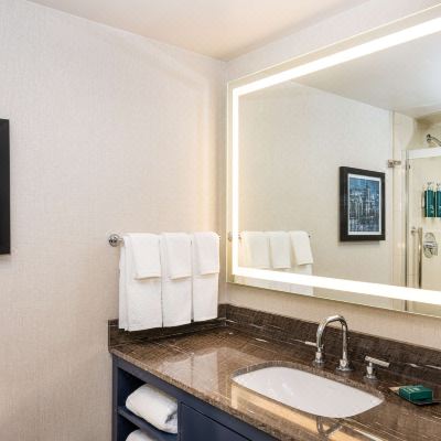 1 King Bed Suite Connector DoubleTree by Hilton Hotel Newark Airport Promo Code