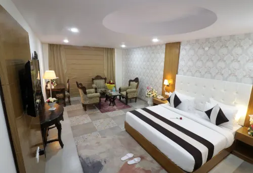 Royal Park Resorts, Zirakpur, PB - Homestays