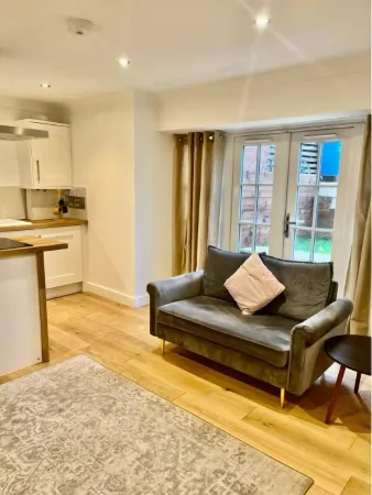 No.8 - Garden Square