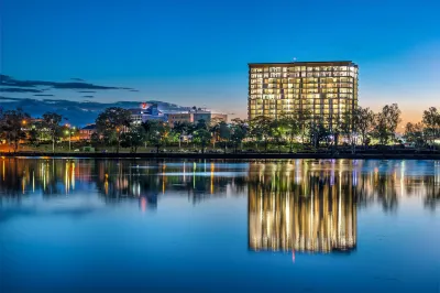 Empire Apartment Hotel Rockhampton Отели рядом с достопримечательностью «Rod Laver Plaza Riverside Park»