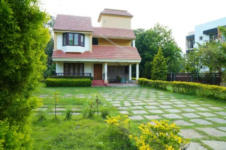 5 Falls Resort Отели рядом с достопримечательностью «Courtallam Five Falls»