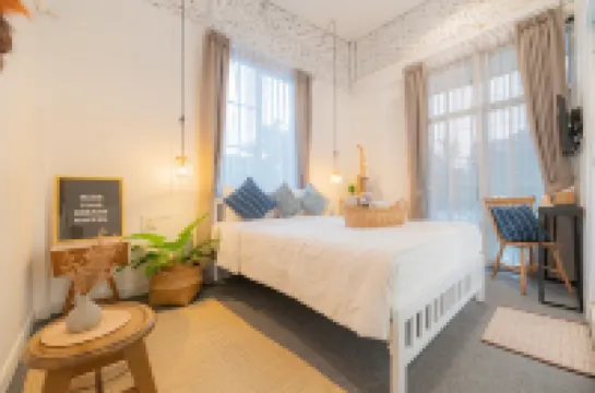 OON Poshtel x คาเฟ่ โรงแรมใกล้The Elephant Jungle Paradise Park Office.