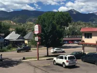 Garden of the Gods Motel - Motels