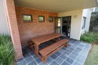 JoziStay @ Jackal Creek Apartments Hotel di Roodepoort