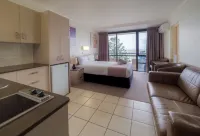 Bayview Tower Hotels in Cooee Bay