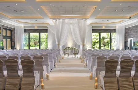 Tullamore Court Hotel Отели в г. Offaly