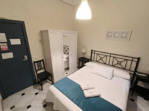 Pension Perez Montilla ムリーリョの生家周辺のホテル