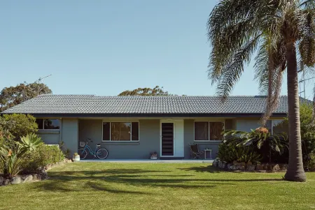 Culburra Beach Motel Отели рядом с достопримечательностью «Национальный парк Севен Майл Бич»