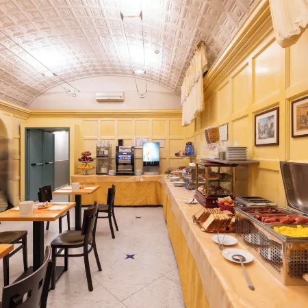 Hotel Virgilio Отели рядом с достопримечательностью «Археологический памятник Регия»